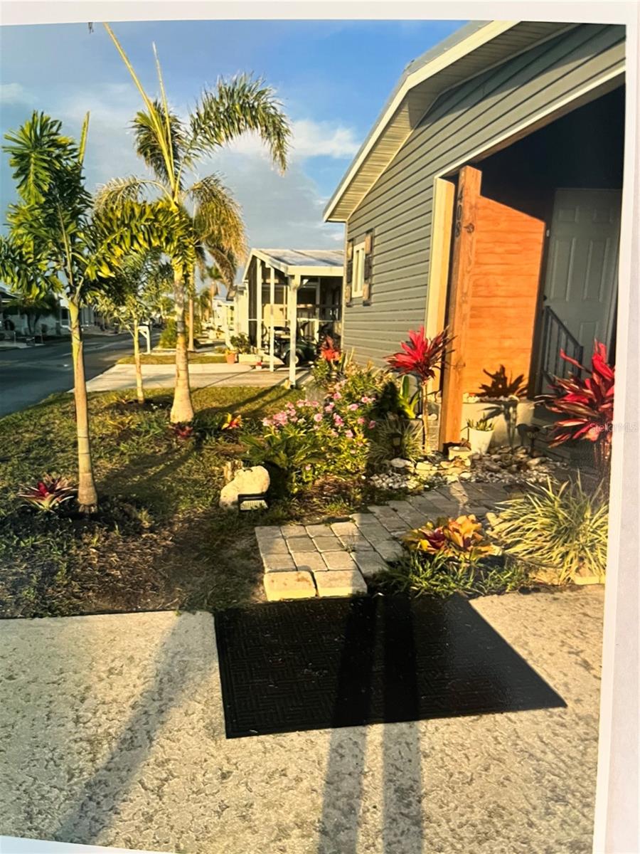 408 S CERVINA DR S — photo 8