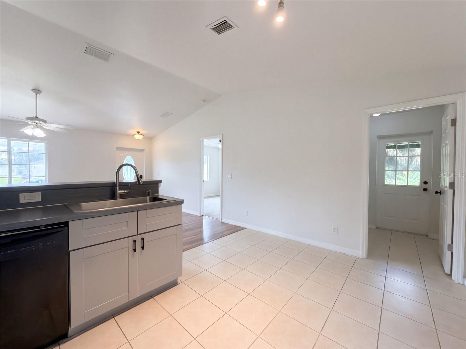 1505 RIVAL TER — photo 6
