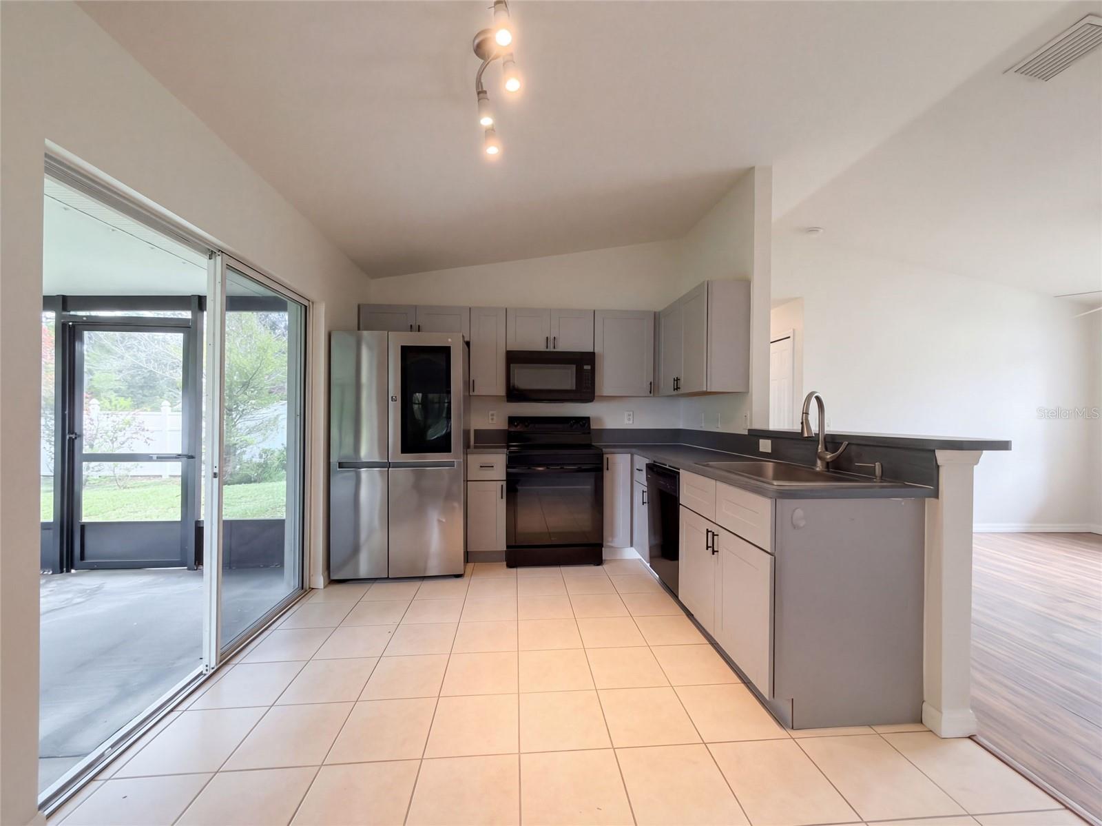 1505 RIVAL TER — photo 2