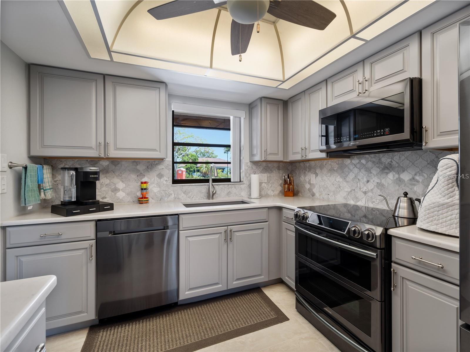 1708 LAKESIDE DR #1710B — photo 8