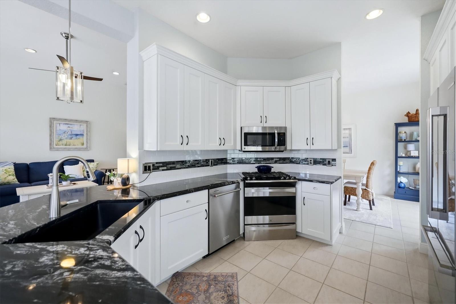 7319 WINDEMERE LN — photo 11