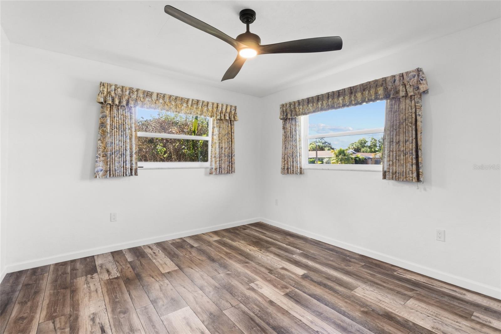 3921 PIN OAKS ST — photo 21