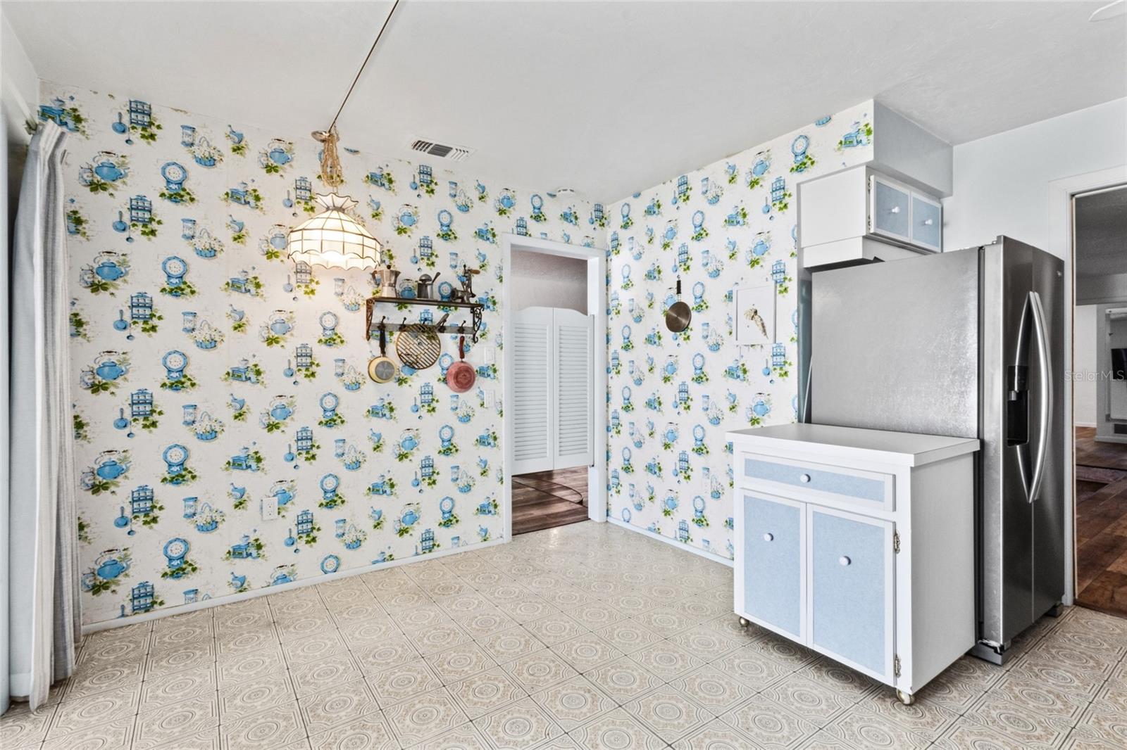 3921 PIN OAKS ST — photo 10