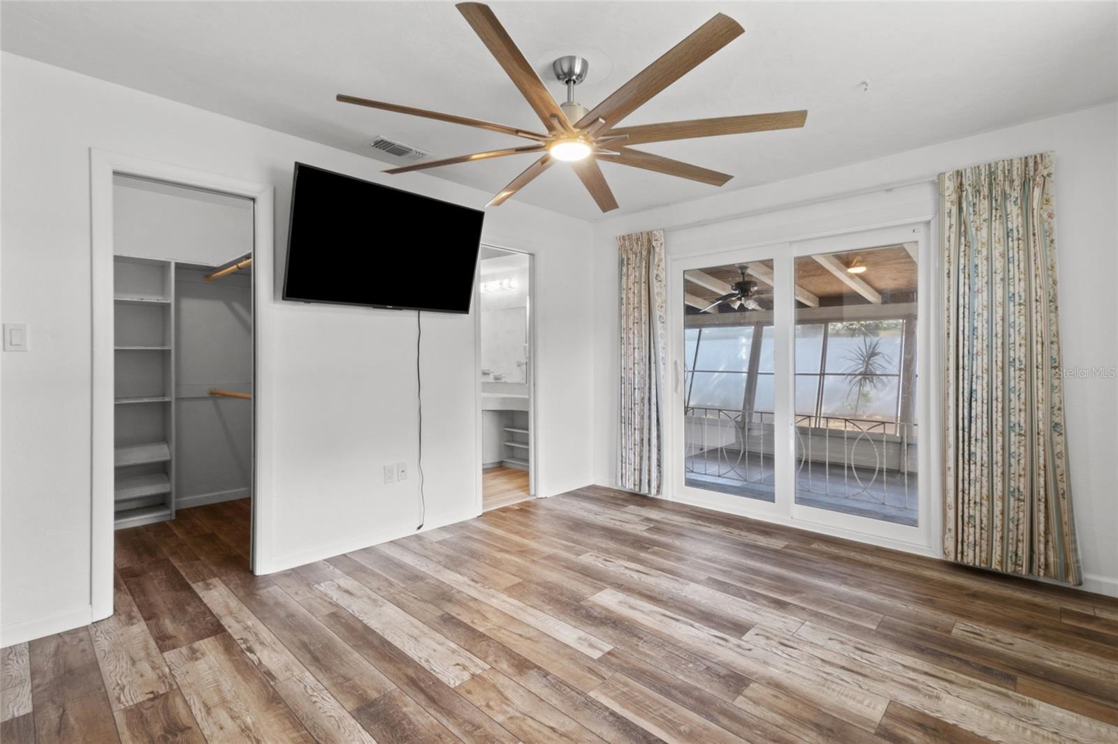 3921 PIN OAKS ST — photo 17