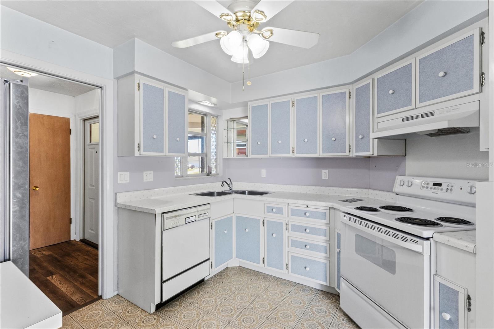 3921 PIN OAKS ST — photo 13