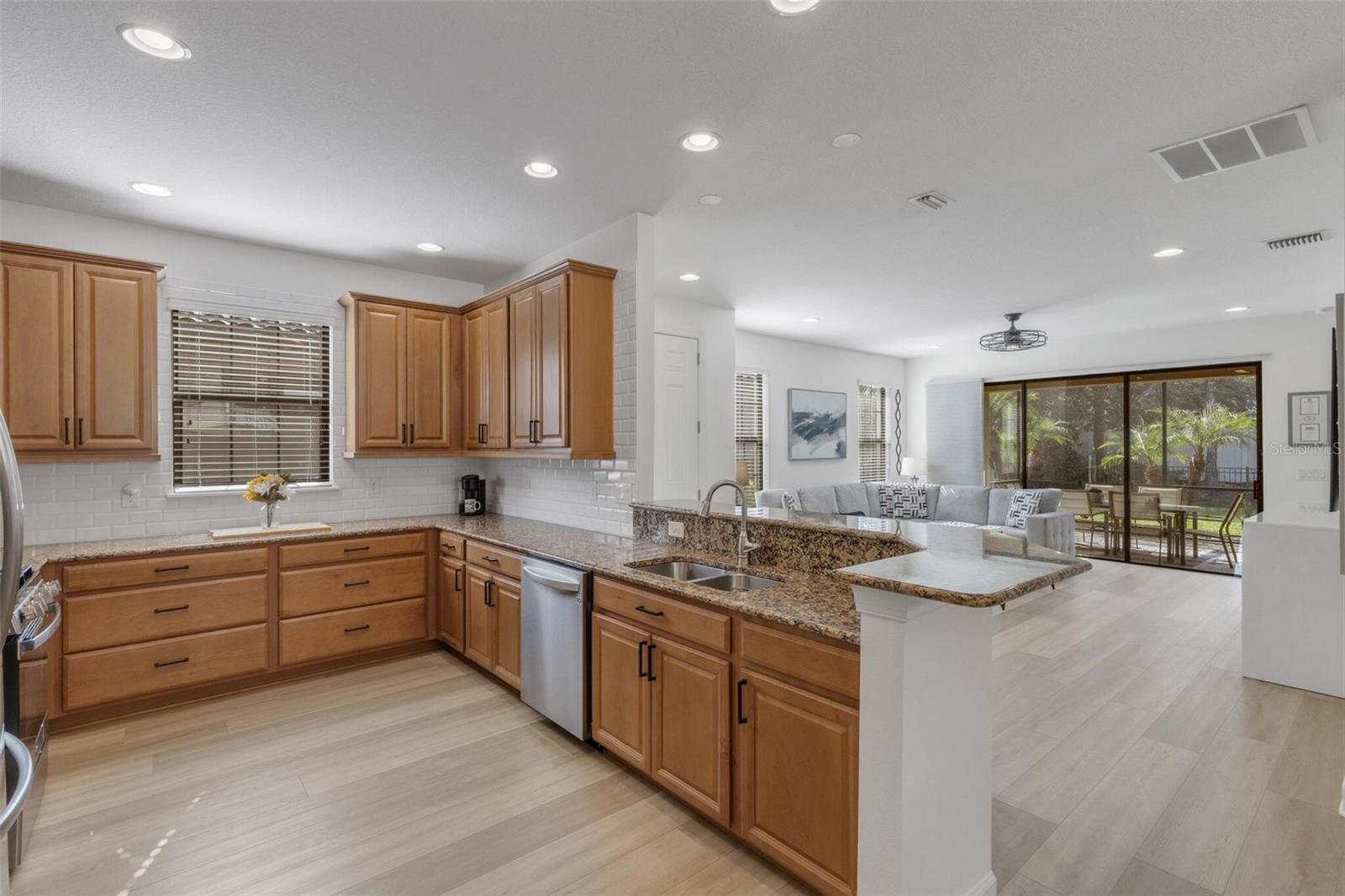 8413 ALBERATA VISTA DR — photo 12