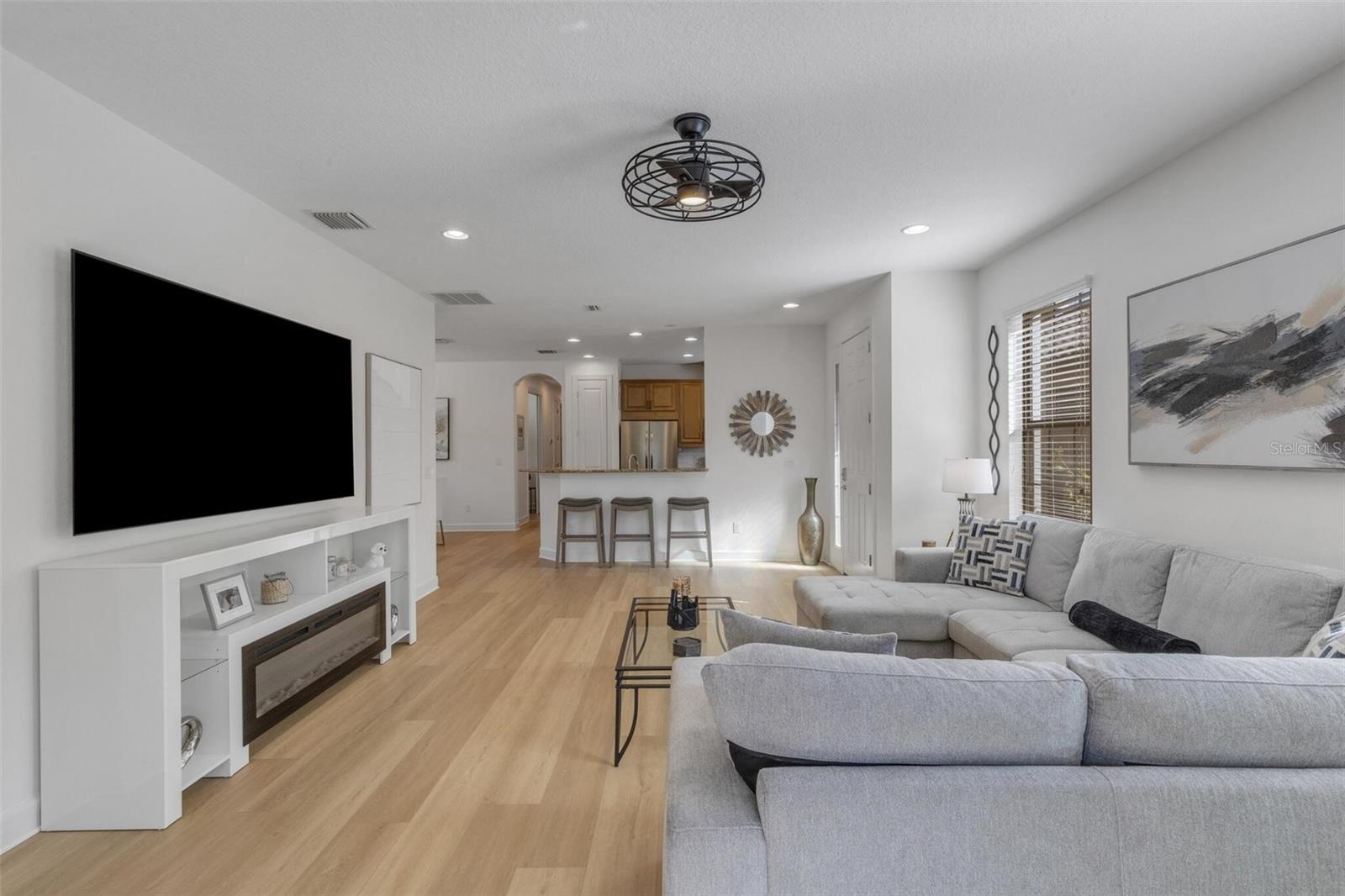 8413 ALBERATA VISTA DR — photo 8