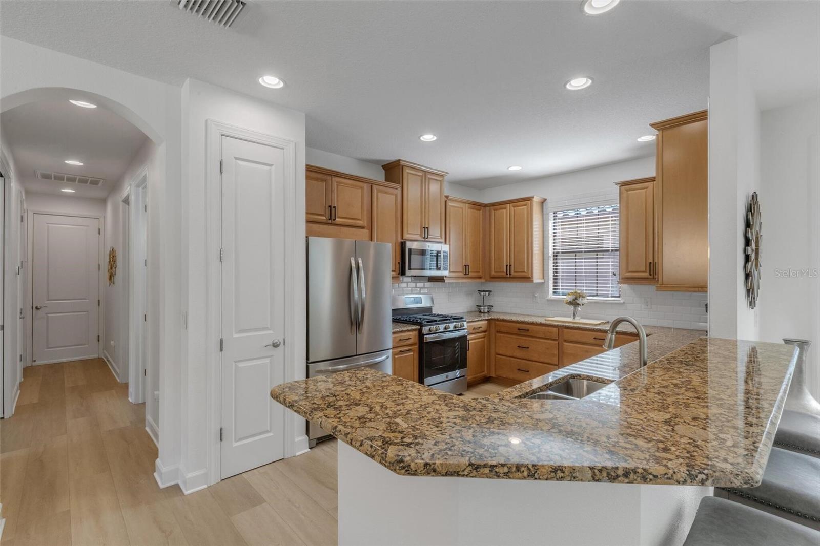8413 ALBERATA VISTA DR — photo 11