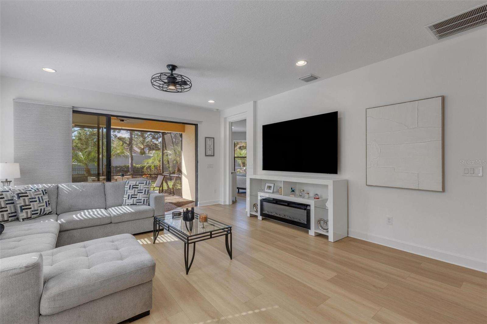 8413 ALBERATA VISTA DR — photo 7