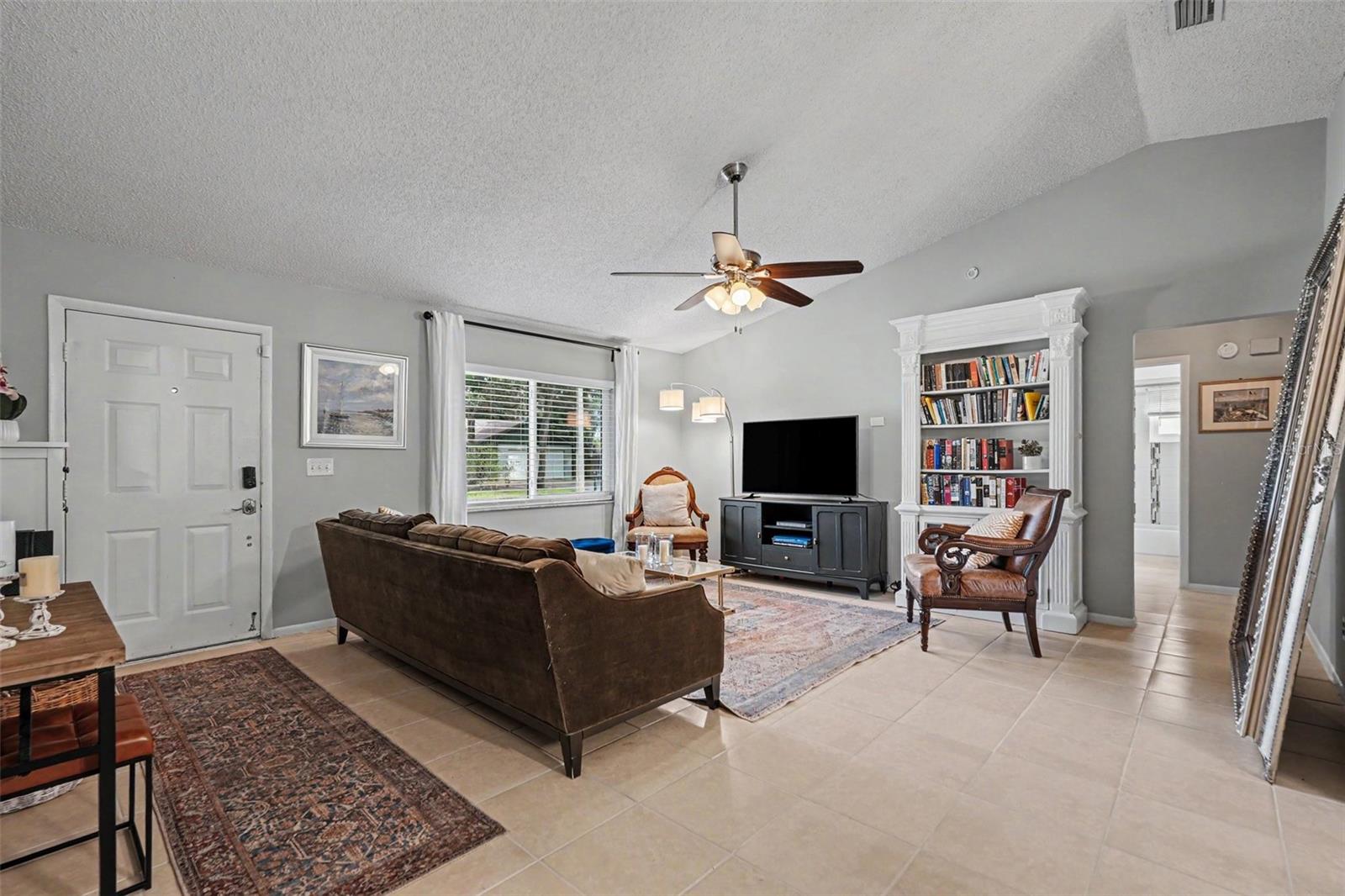 8064 FAWNRIDGE CIR — photo 2