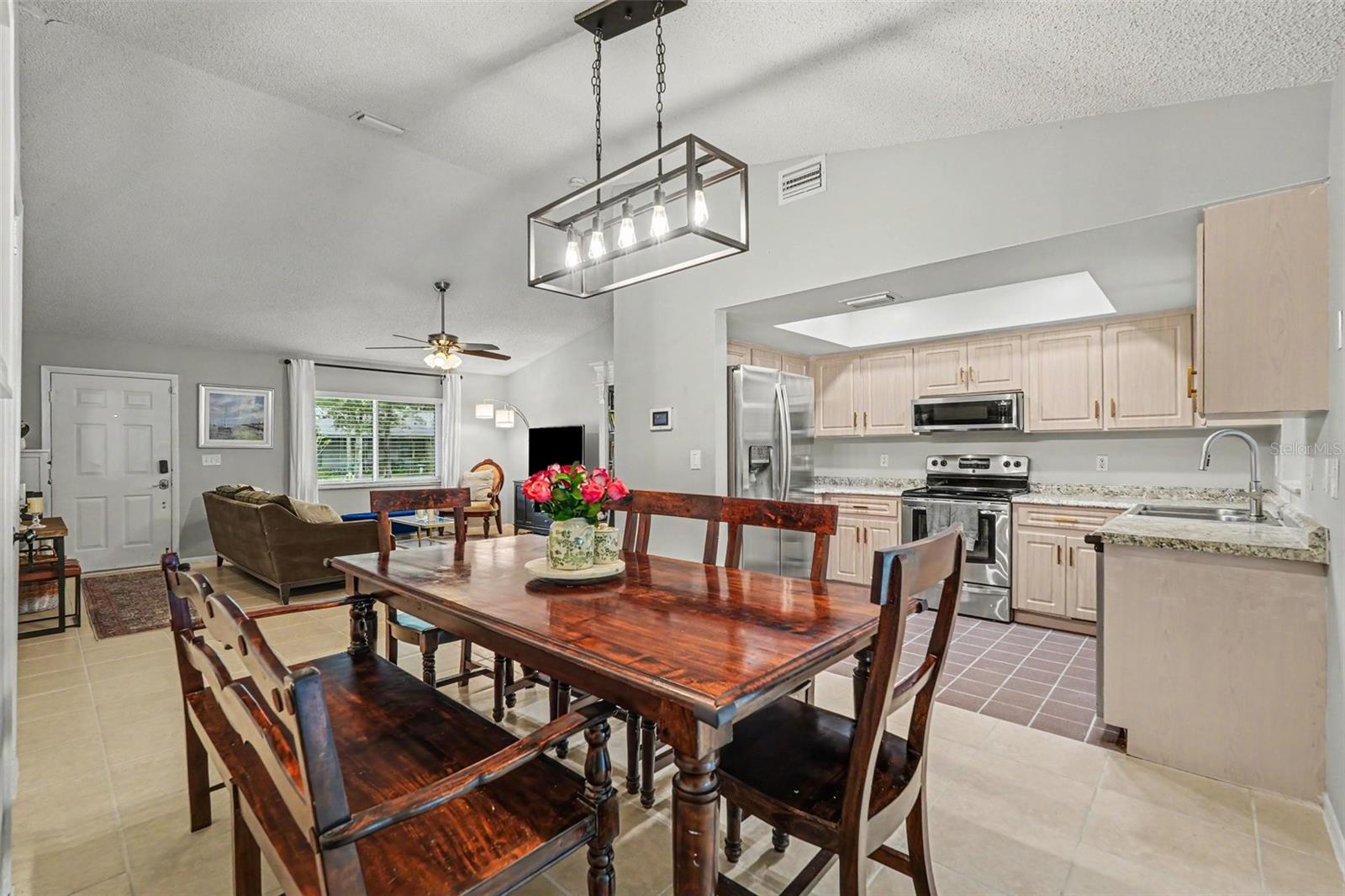 8064 FAWNRIDGE CIR — photo 3