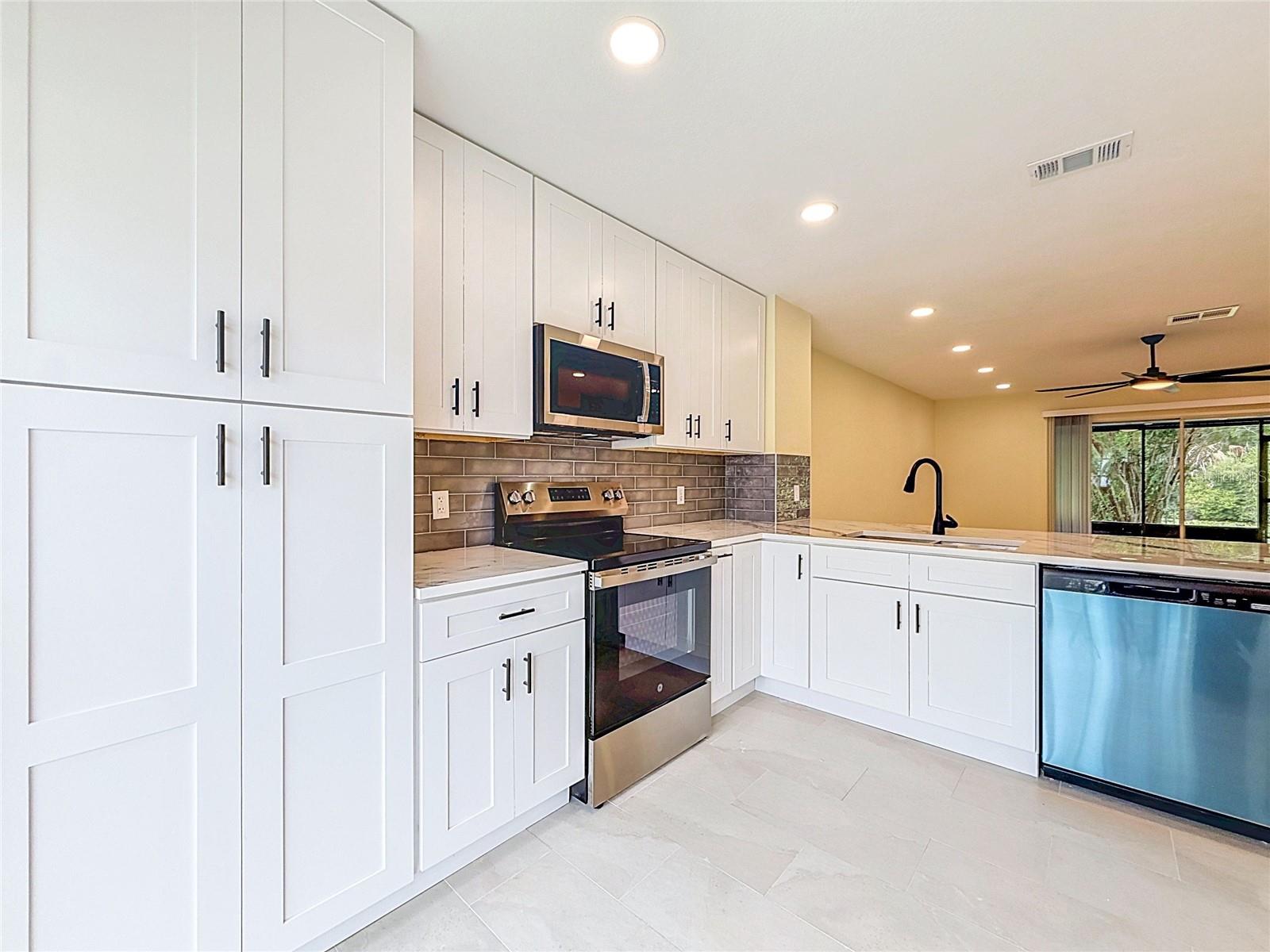 16110 RAMBLING VINE DR W — photo 19