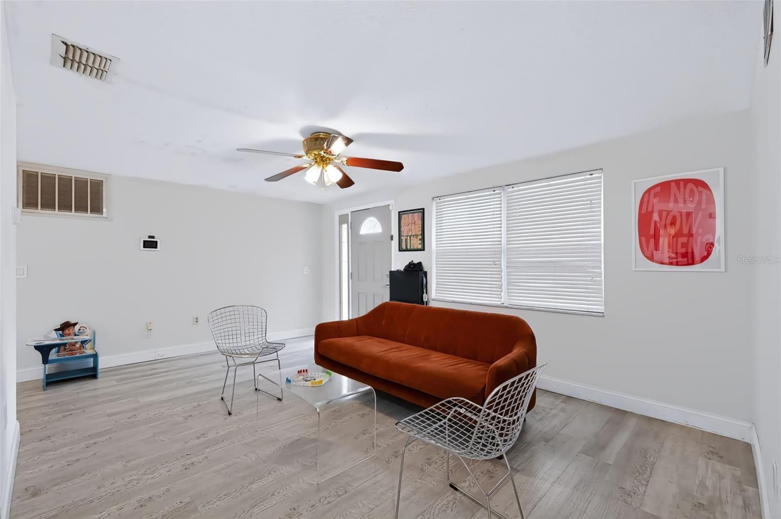 9300 UNICORN AVE — photo 6