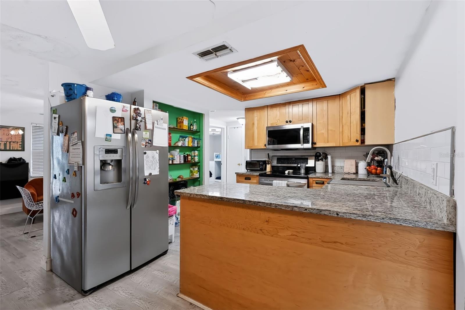 9300 UNICORN AVE — photo 8