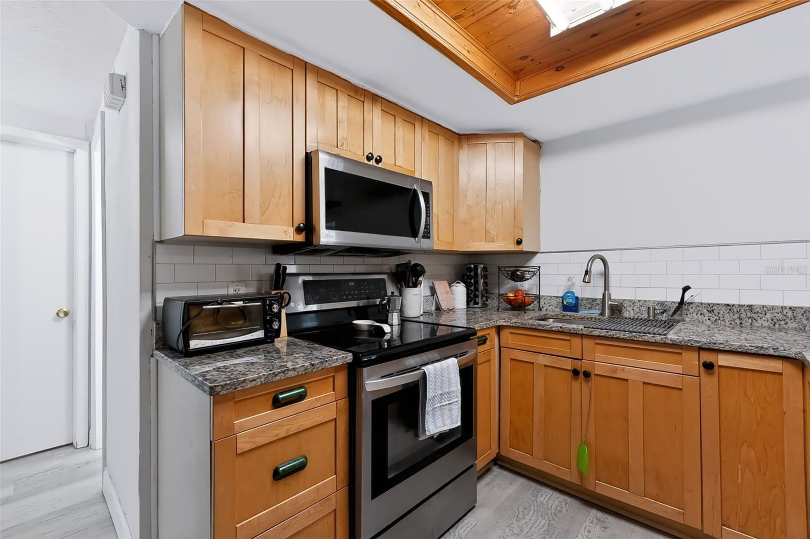 9300 UNICORN AVE — photo 11