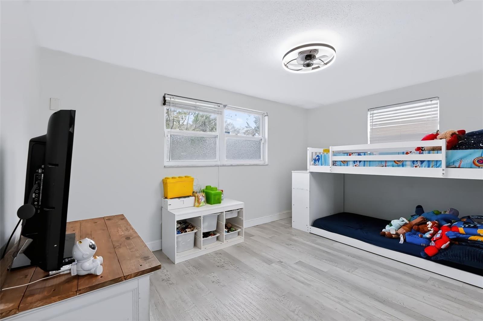 9300 UNICORN AVE — photo 17