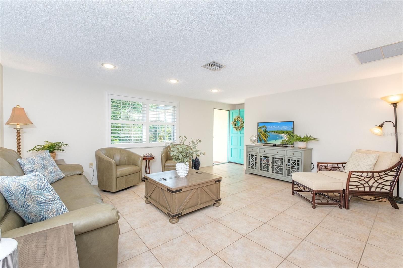 4708 ALLIGATOR DR — photo 4