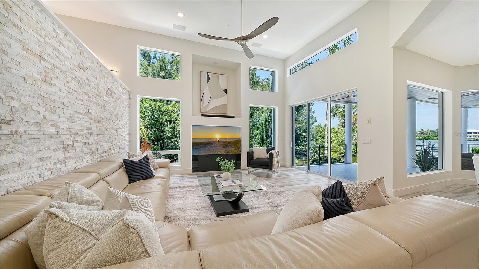 3718 SANDSPUR LN — photo 9
