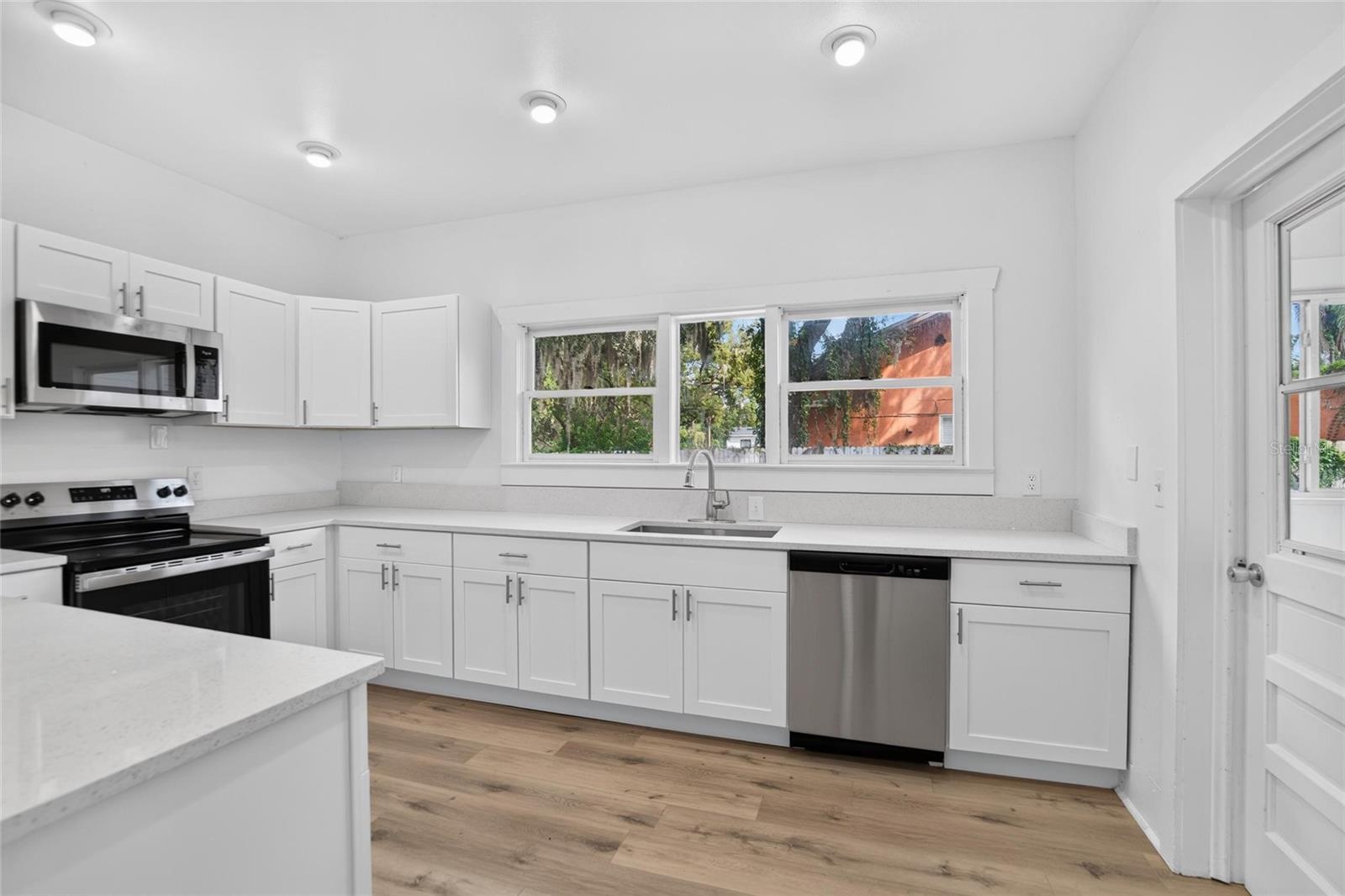 408 W HERRING ST — photo 24
