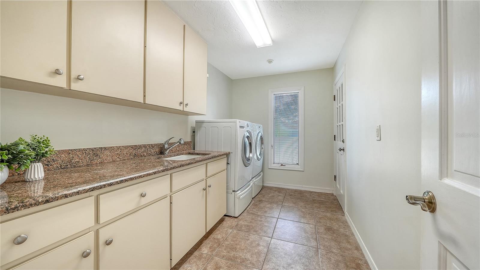 4887 PEREGRINE POINT CIR E — photo 38