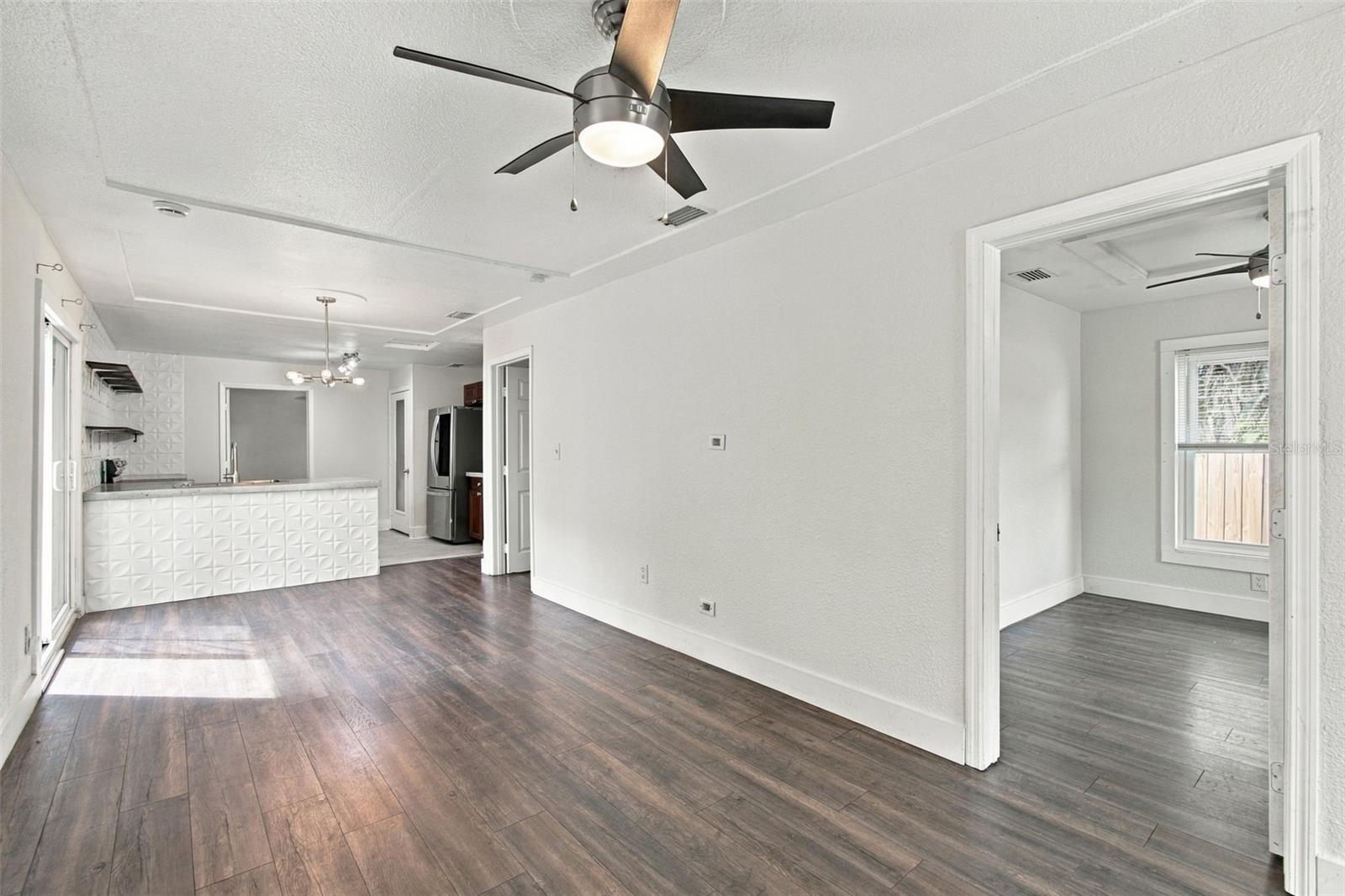 1611 E GENESEE ST — photo 9