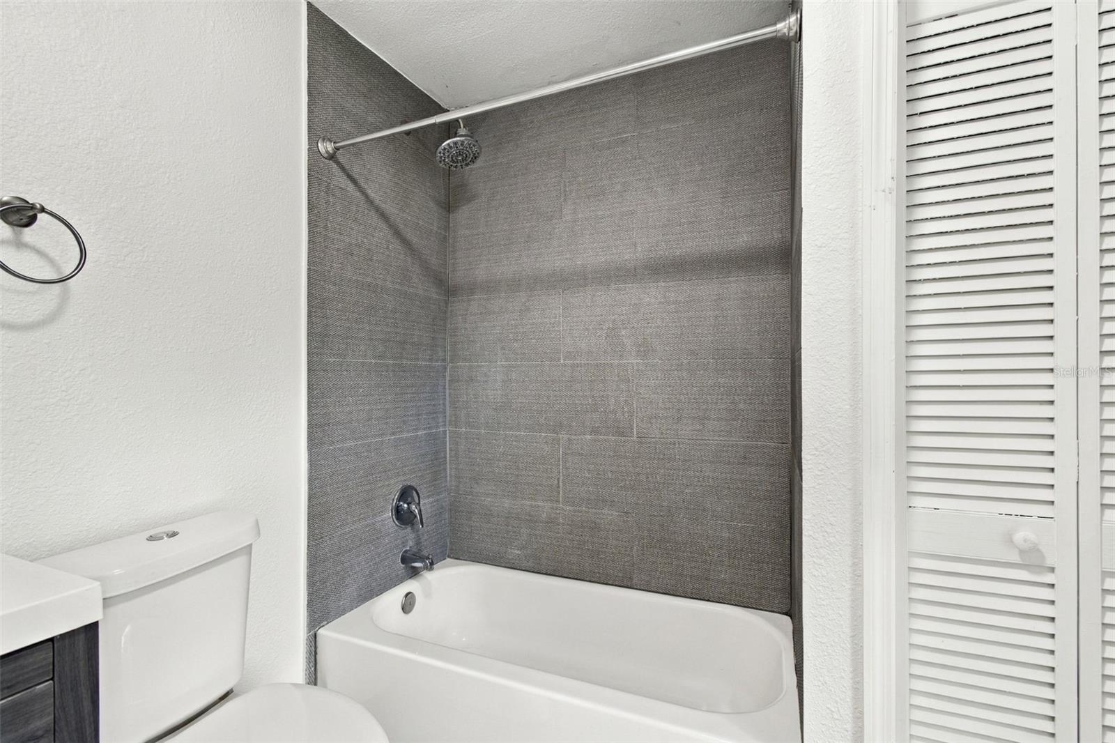 1611 E GENESEE ST — photo 30