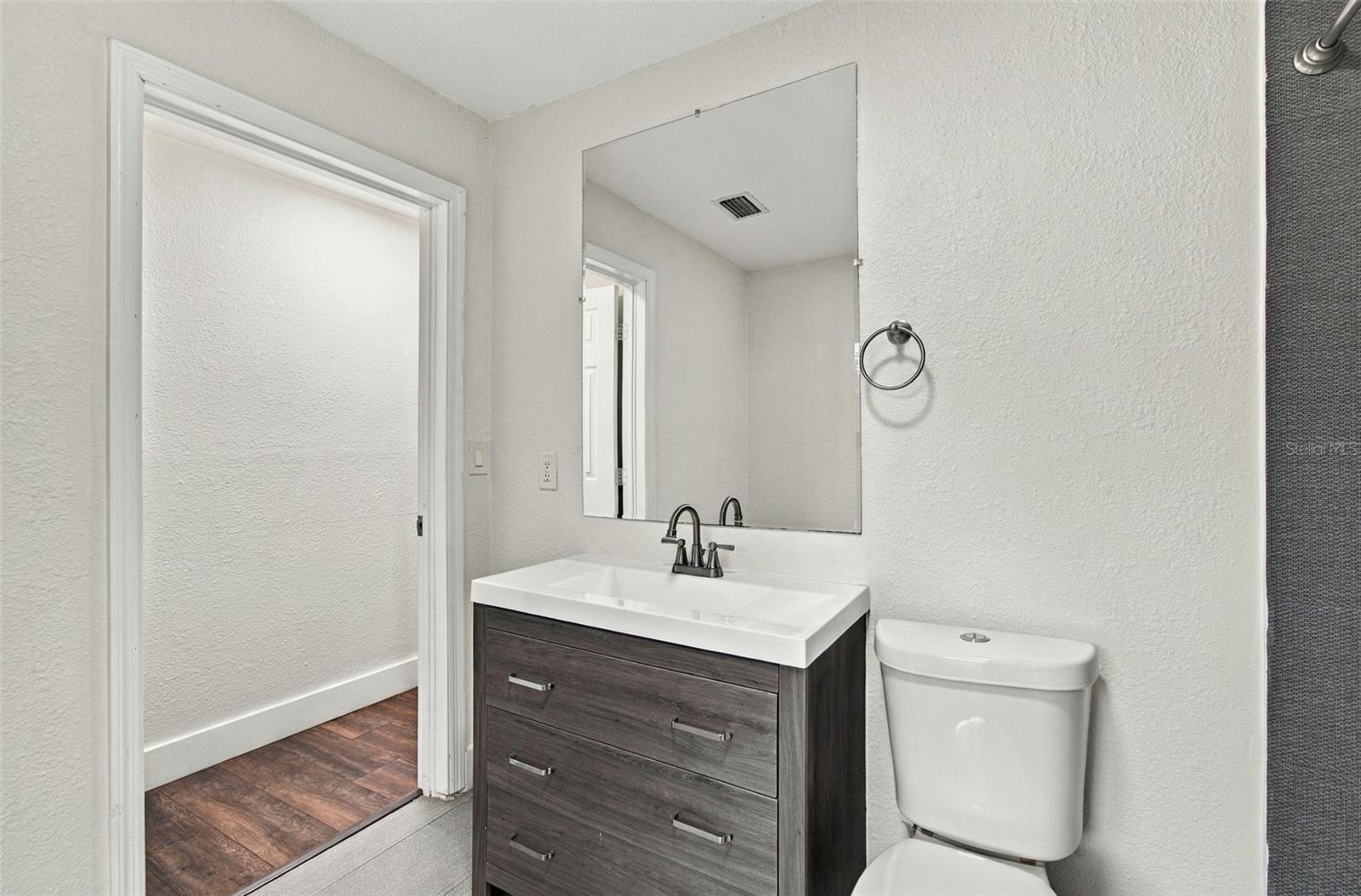 1611 E GENESEE ST — photo 31