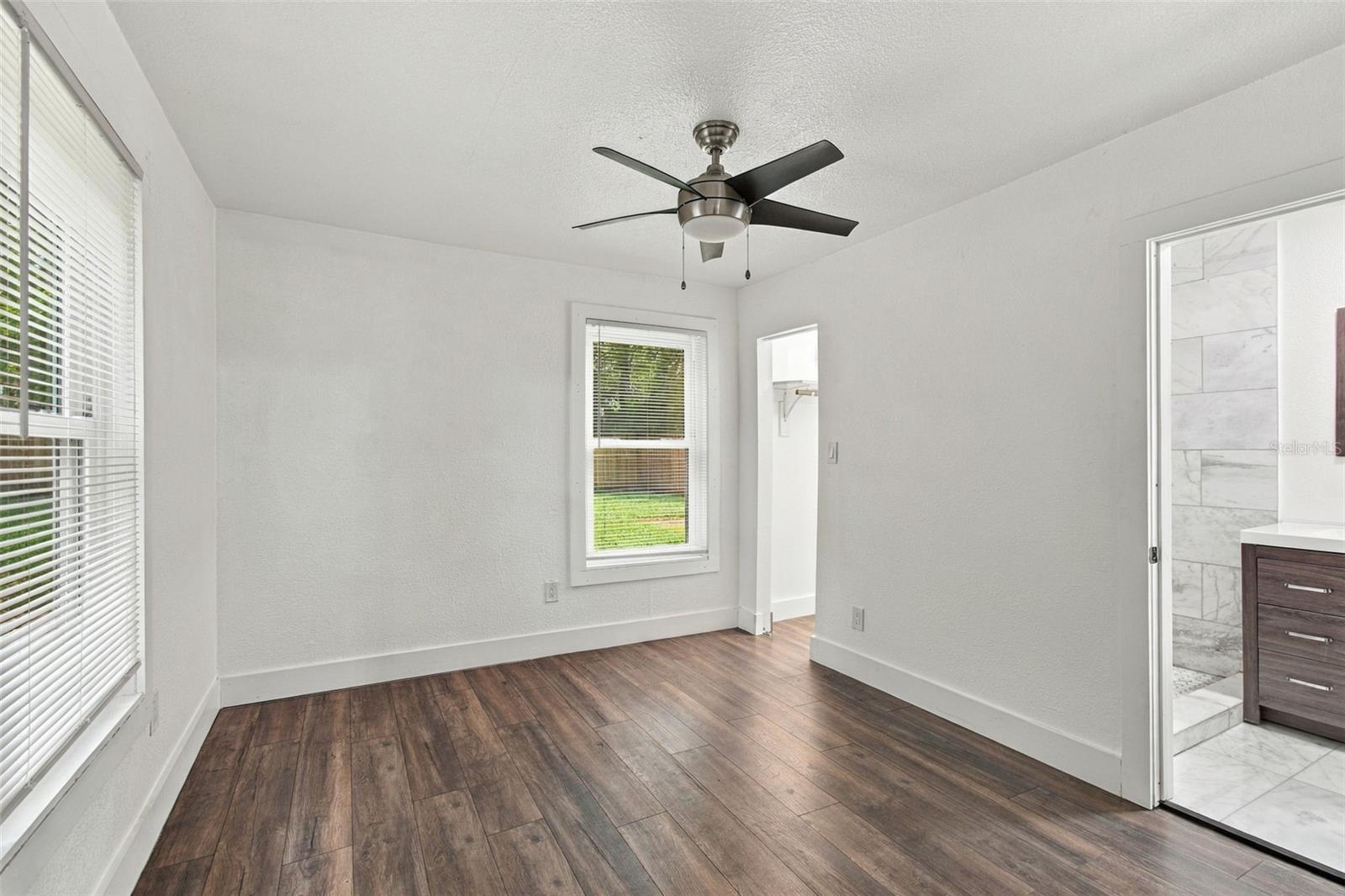 1611 E GENESEE ST — photo 33