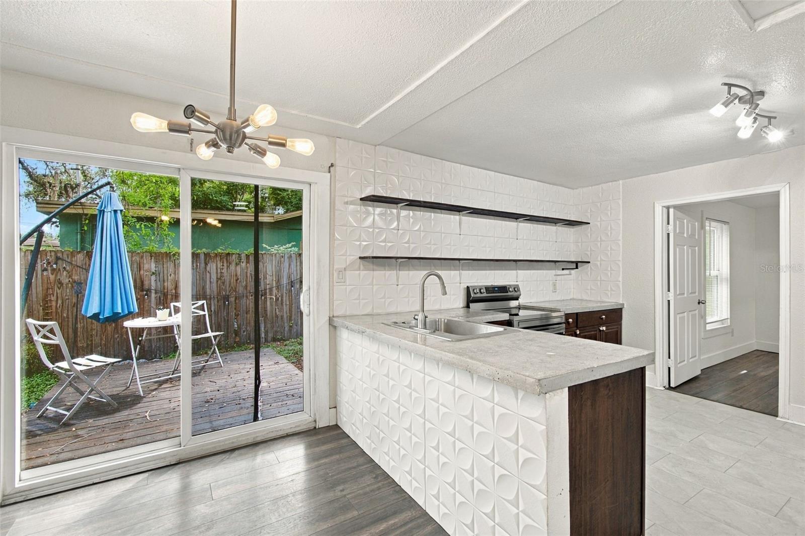 1611 E GENESEE ST — photo 12