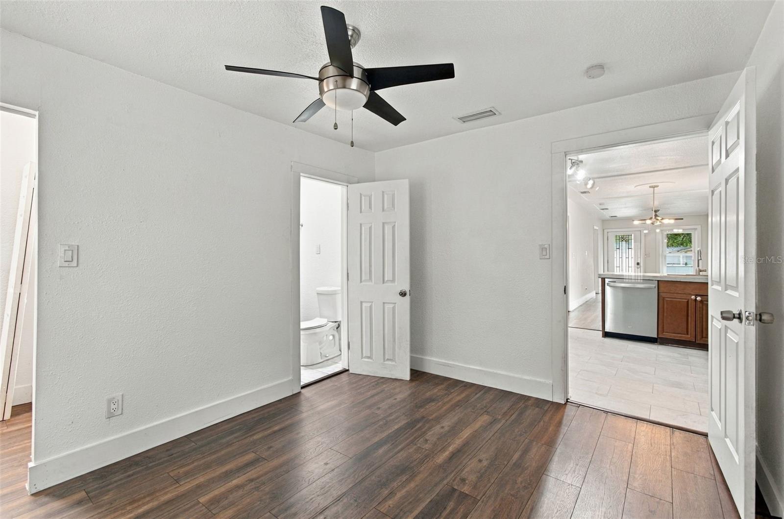 1611 E GENESEE ST — photo 34