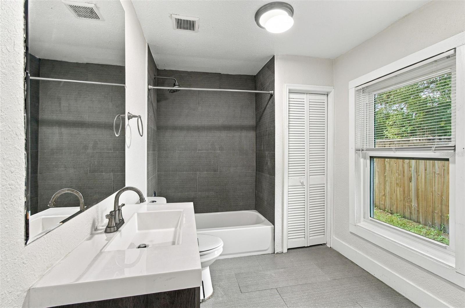 1611 E GENESEE ST — photo 28