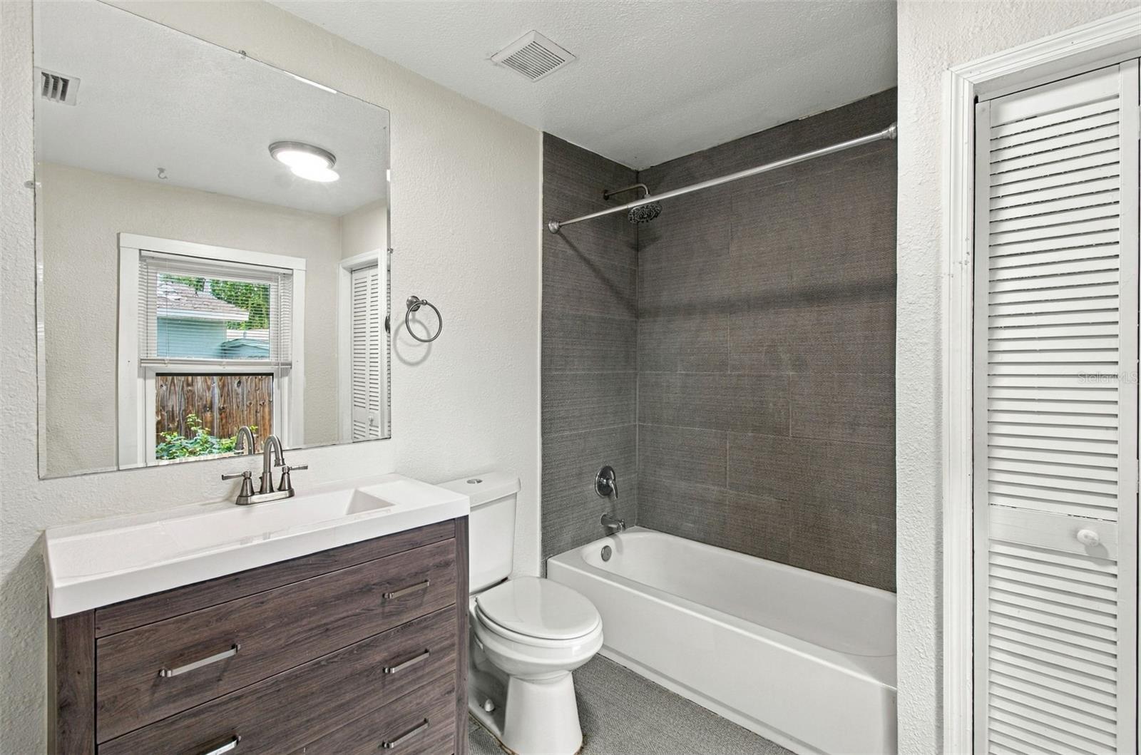 1611 E GENESEE ST — photo 29