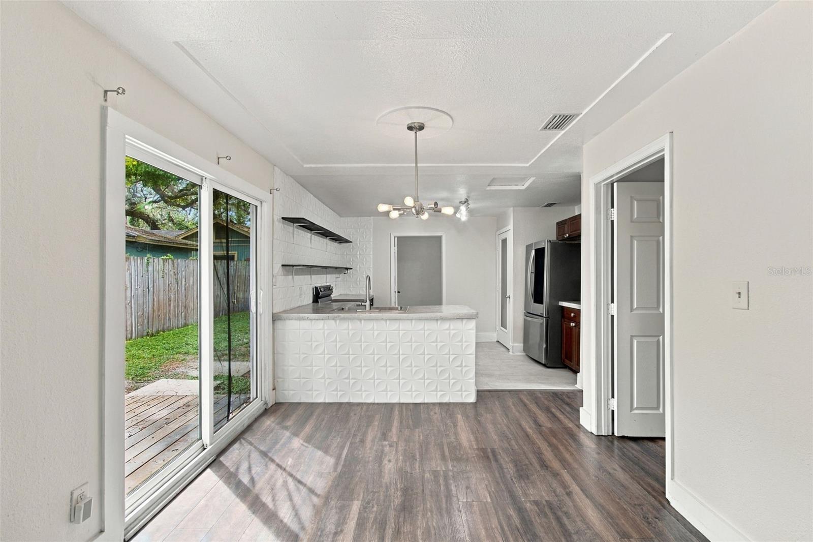 1611 E GENESEE ST — photo 10