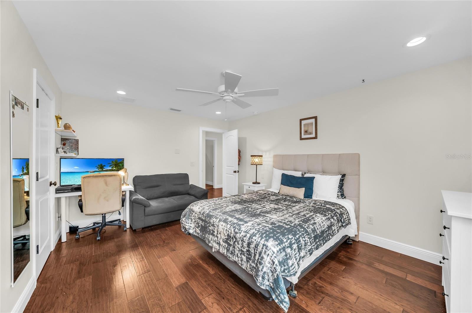 301 PONCE DE LEON AVE — photo 32
