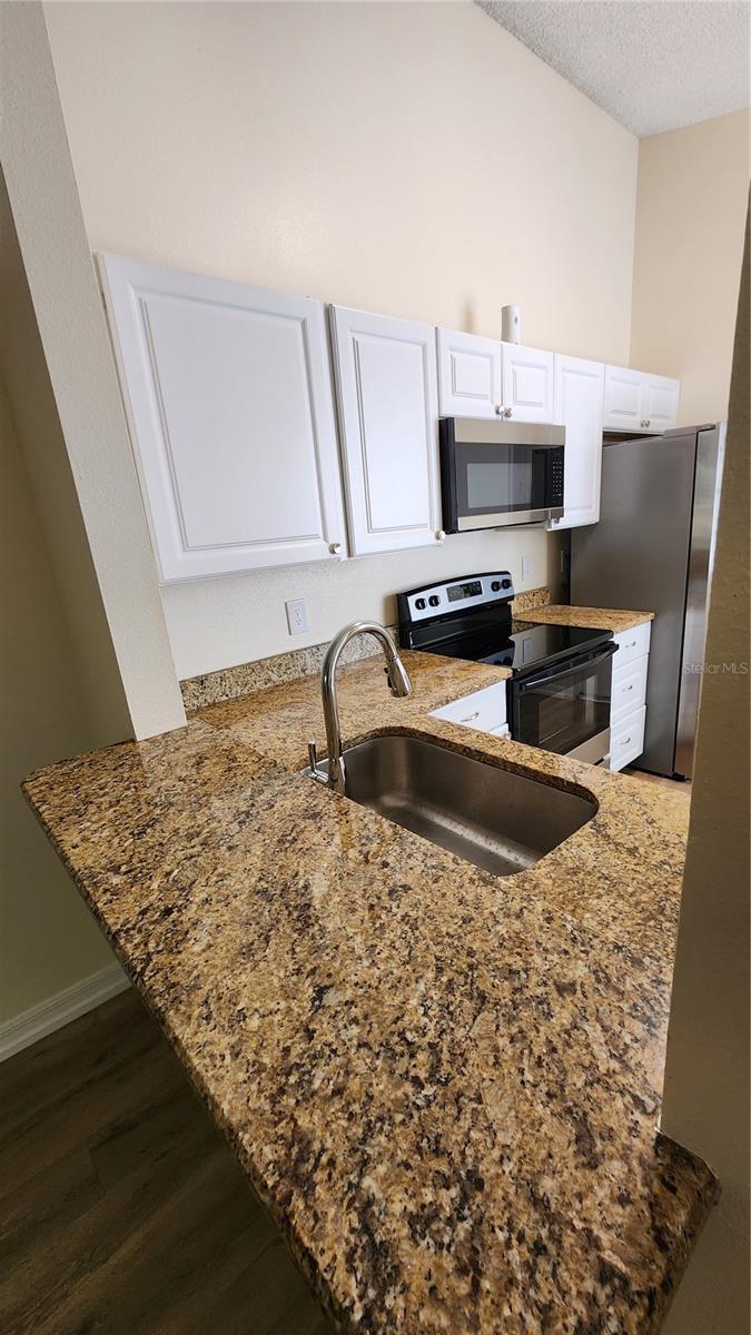 3165 PHLOX DR — photo 8