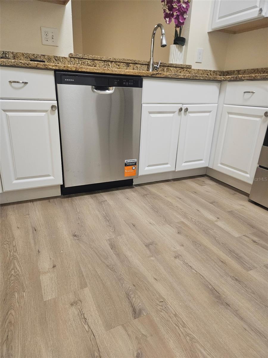 3165 PHLOX DR — photo 6