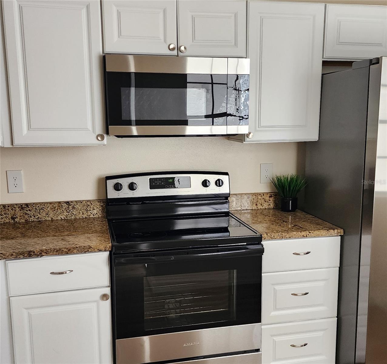 3165 PHLOX DR — photo 5