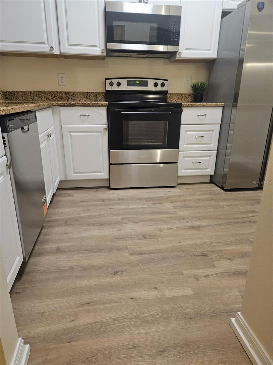 3165 PHLOX DR — photo 7