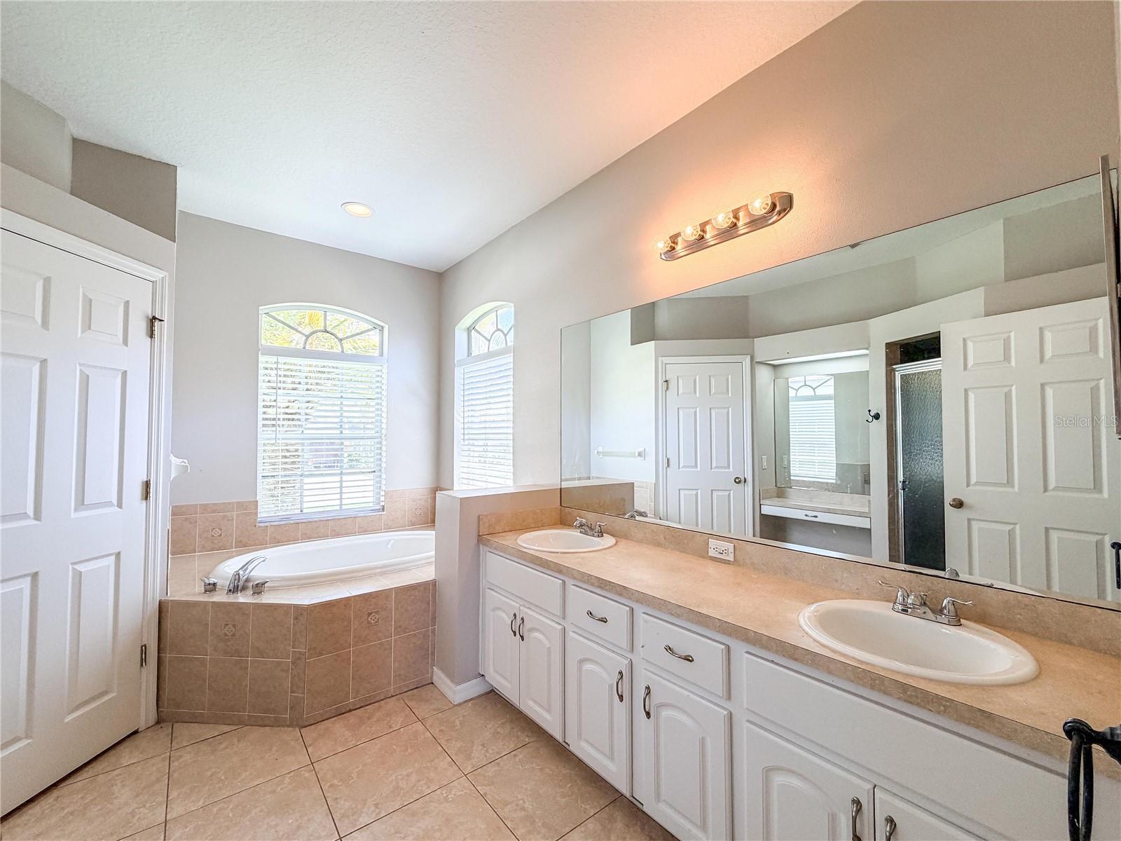8604 FENHOLLOWAY CT — photo 27