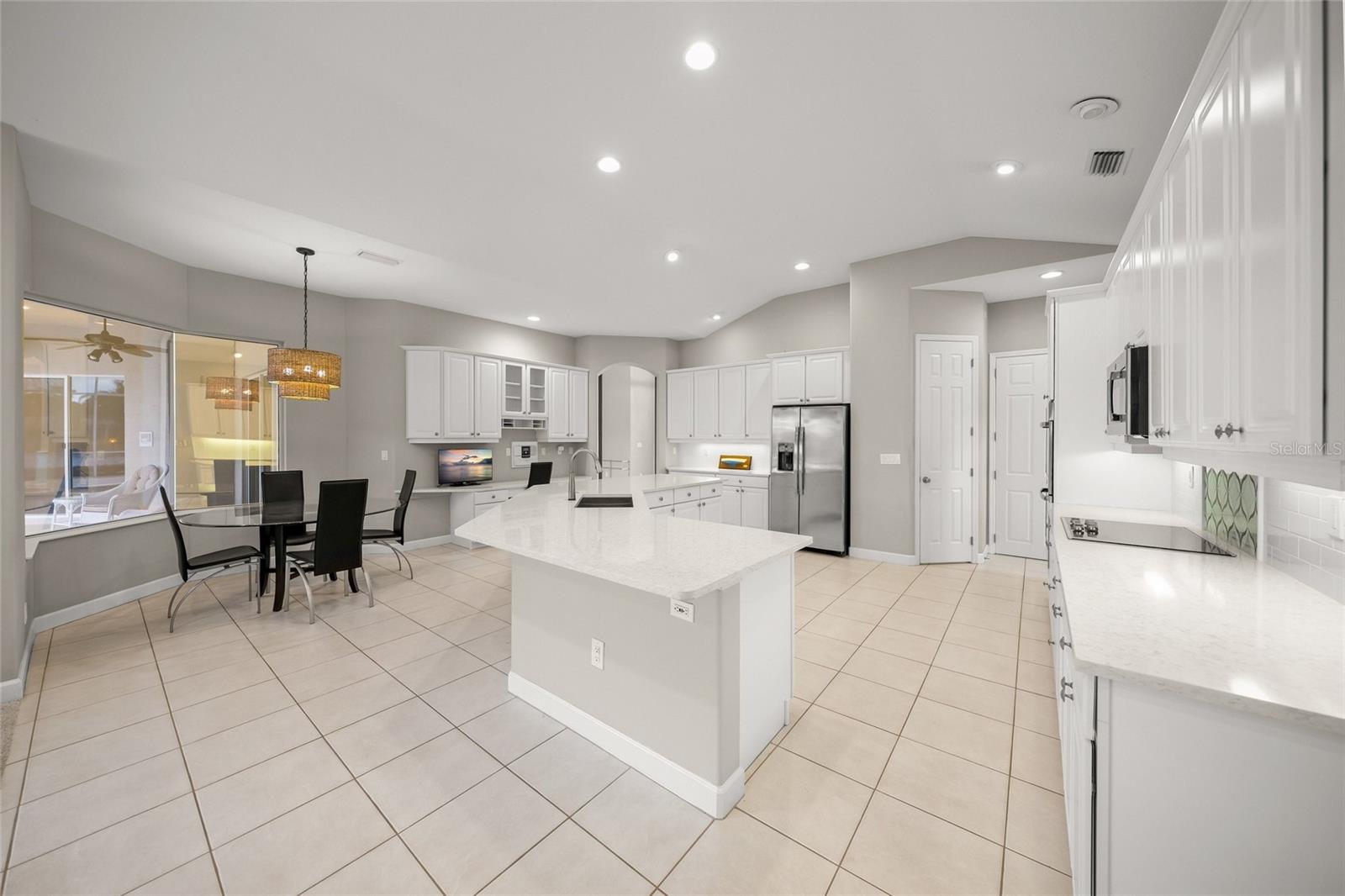 9075 MISTY CREEK DR — photo 11
