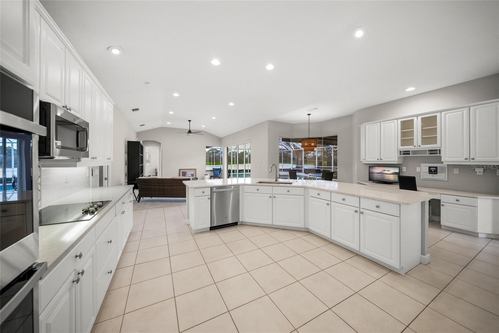 9075 MISTY CREEK DR — photo 14