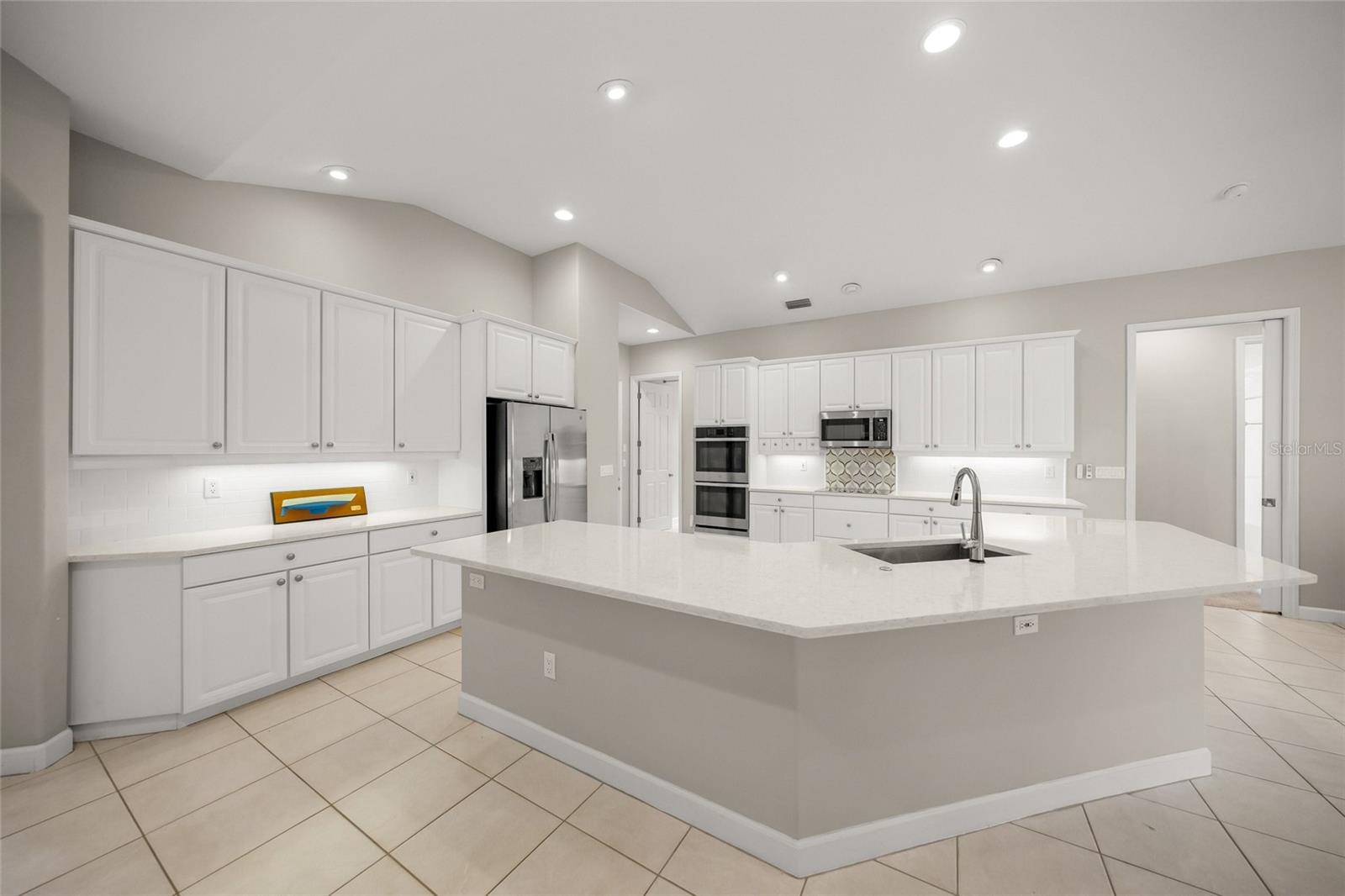 9075 MISTY CREEK DR — photo 12