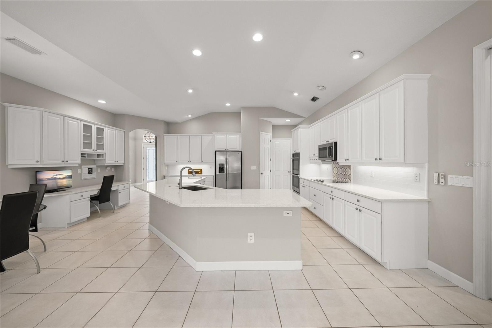 9075 MISTY CREEK DR — photo 16