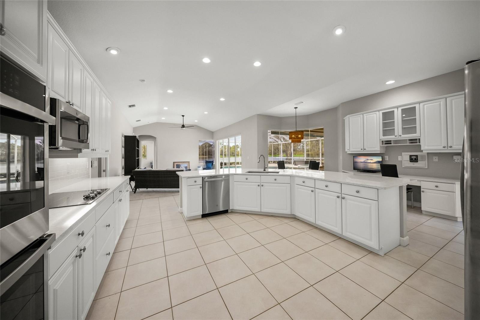 9075 MISTY CREEK DR — photo 15