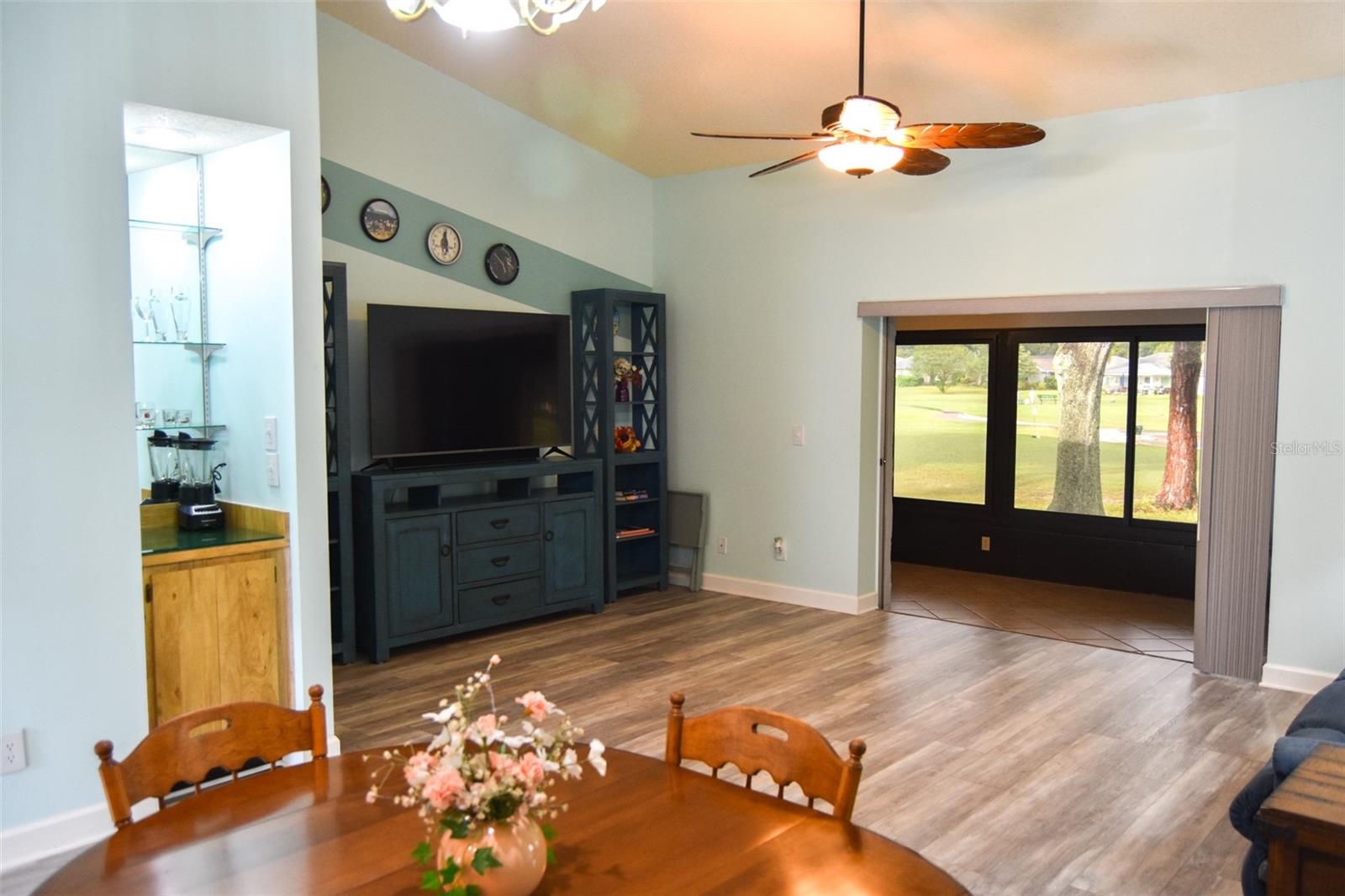 1109 TARTAN DR #B — photo 8