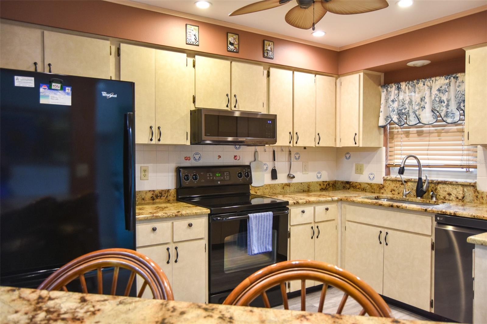 1109 TARTAN DR #B — photo 4