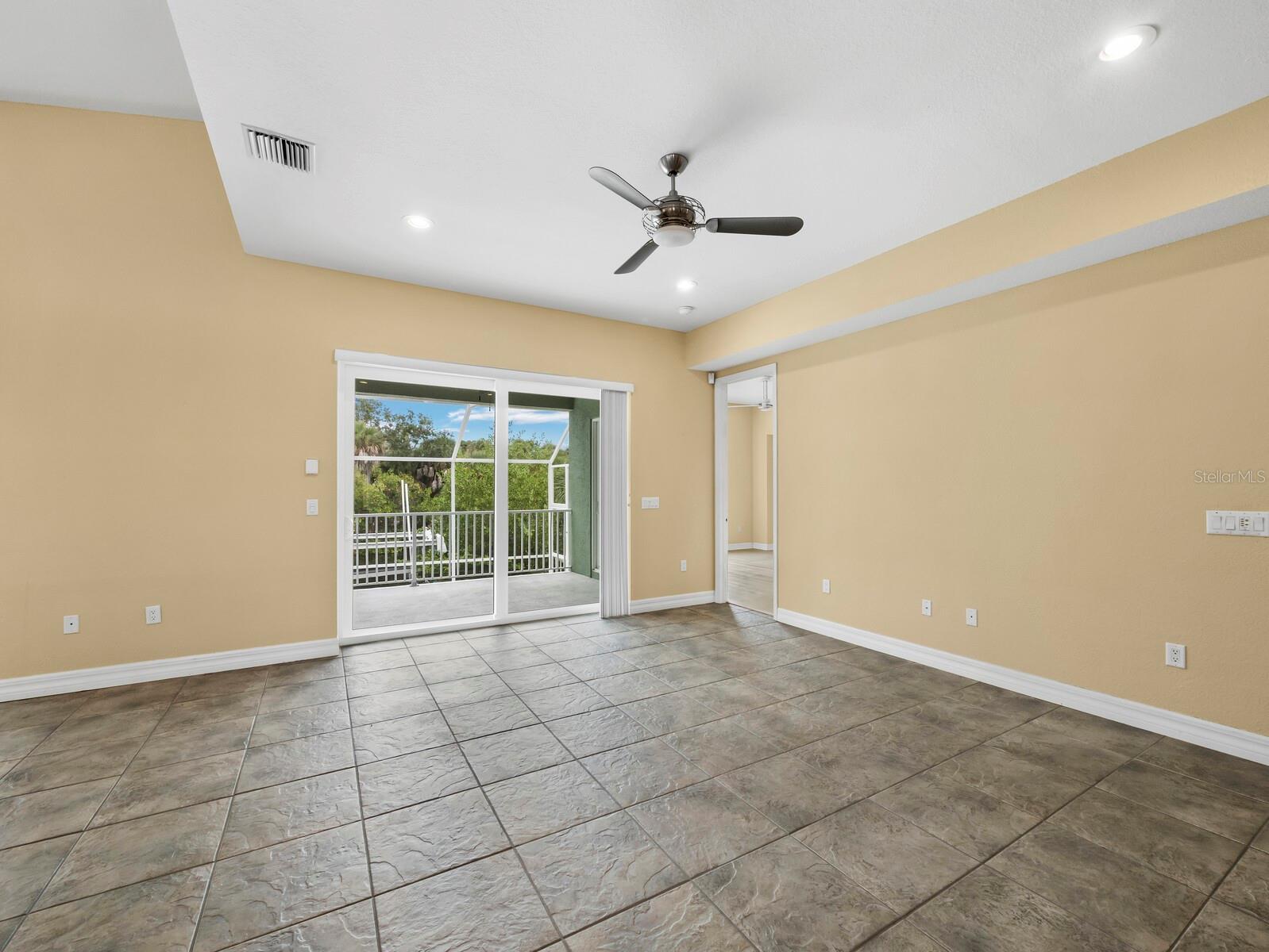 182 ISLAND CIR — photo 16
