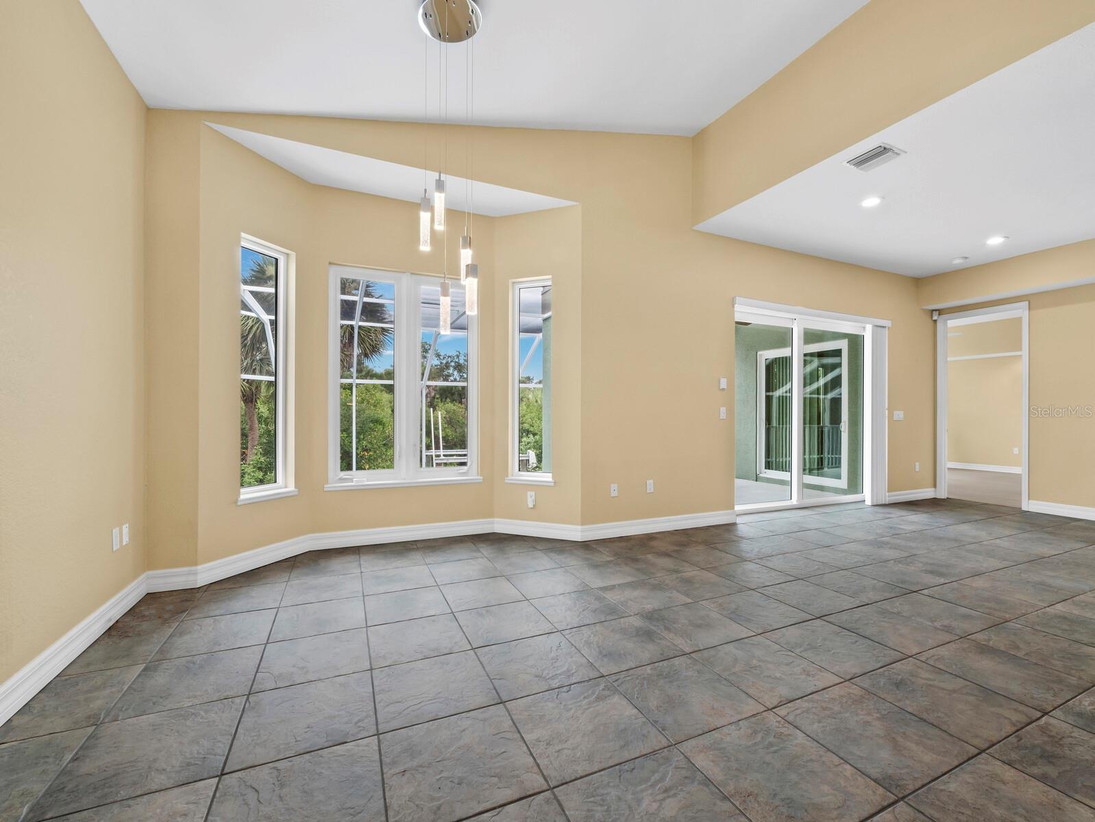 182 ISLAND CIR — photo 11