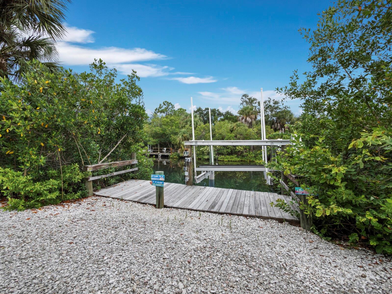 182 ISLAND CIR — photo 38