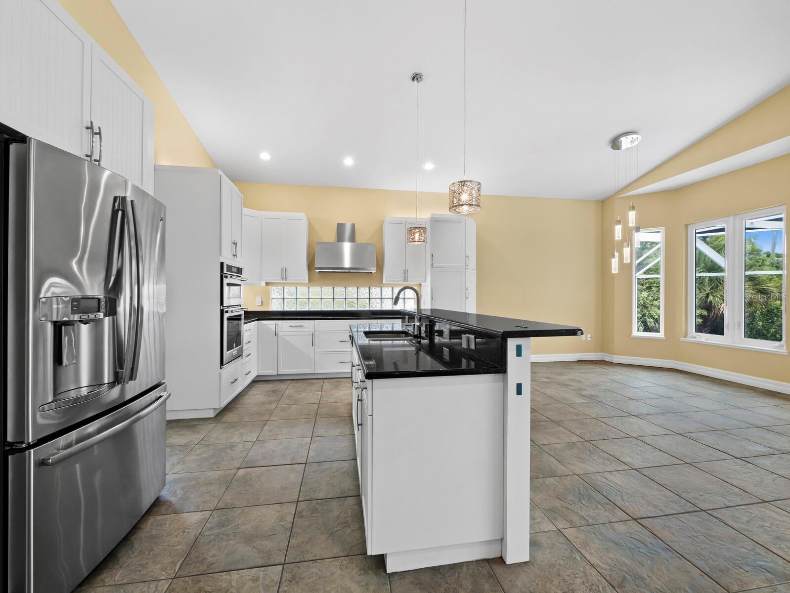 182 ISLAND CIR — photo 13